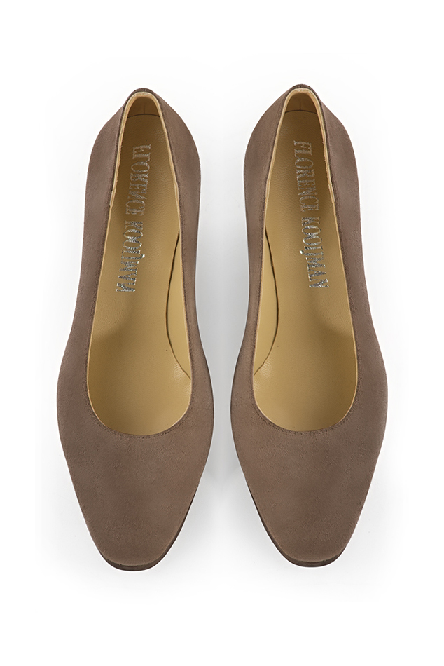 Chocolate brown women's dress pumps, with a round neckline. Round toe. Medium wedge heels. Top view - Florence KOOIJMAN